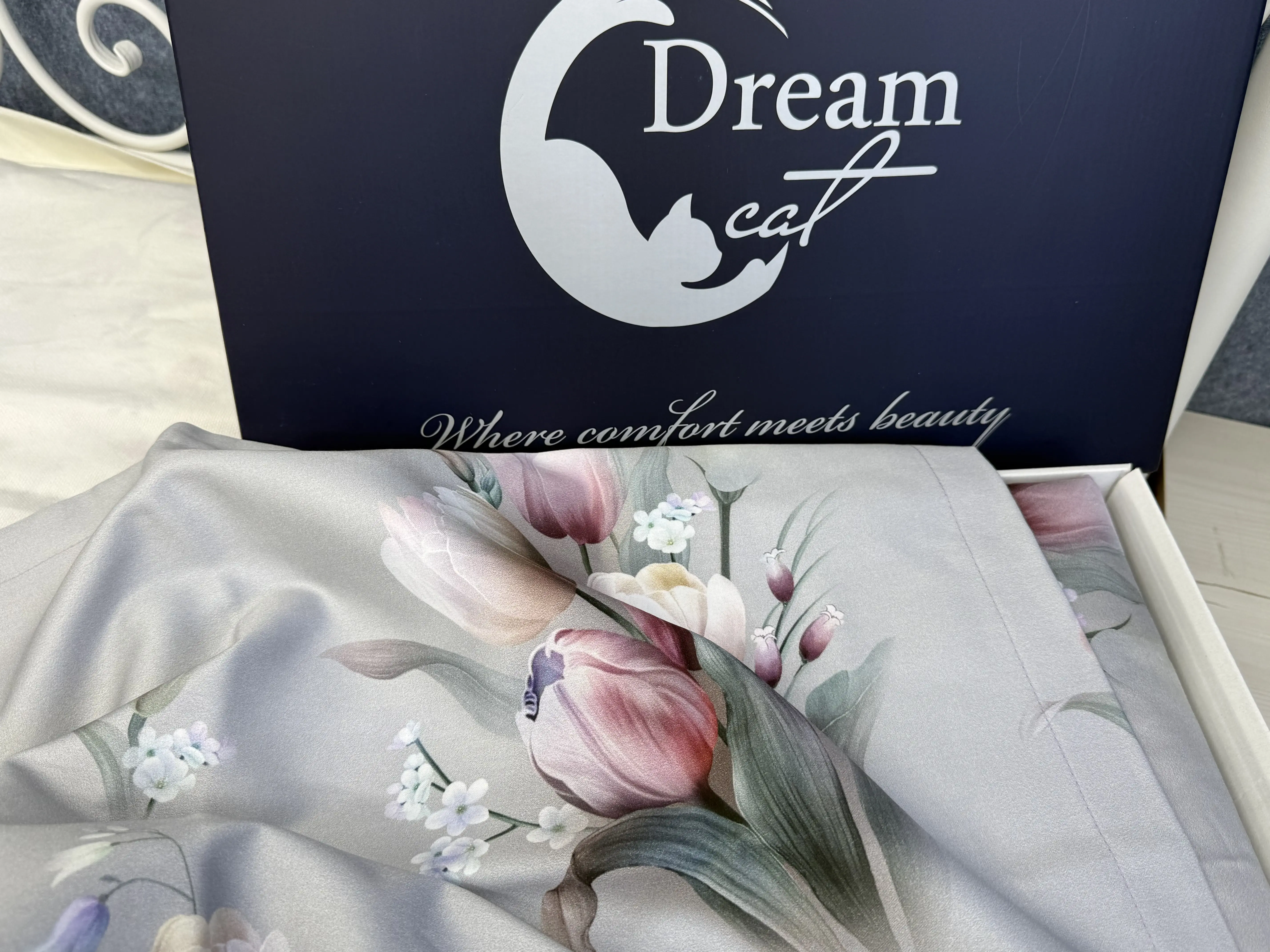 комплект постельного белья DreamCat турецкий сатин делюкс 100% хлопок на кровати