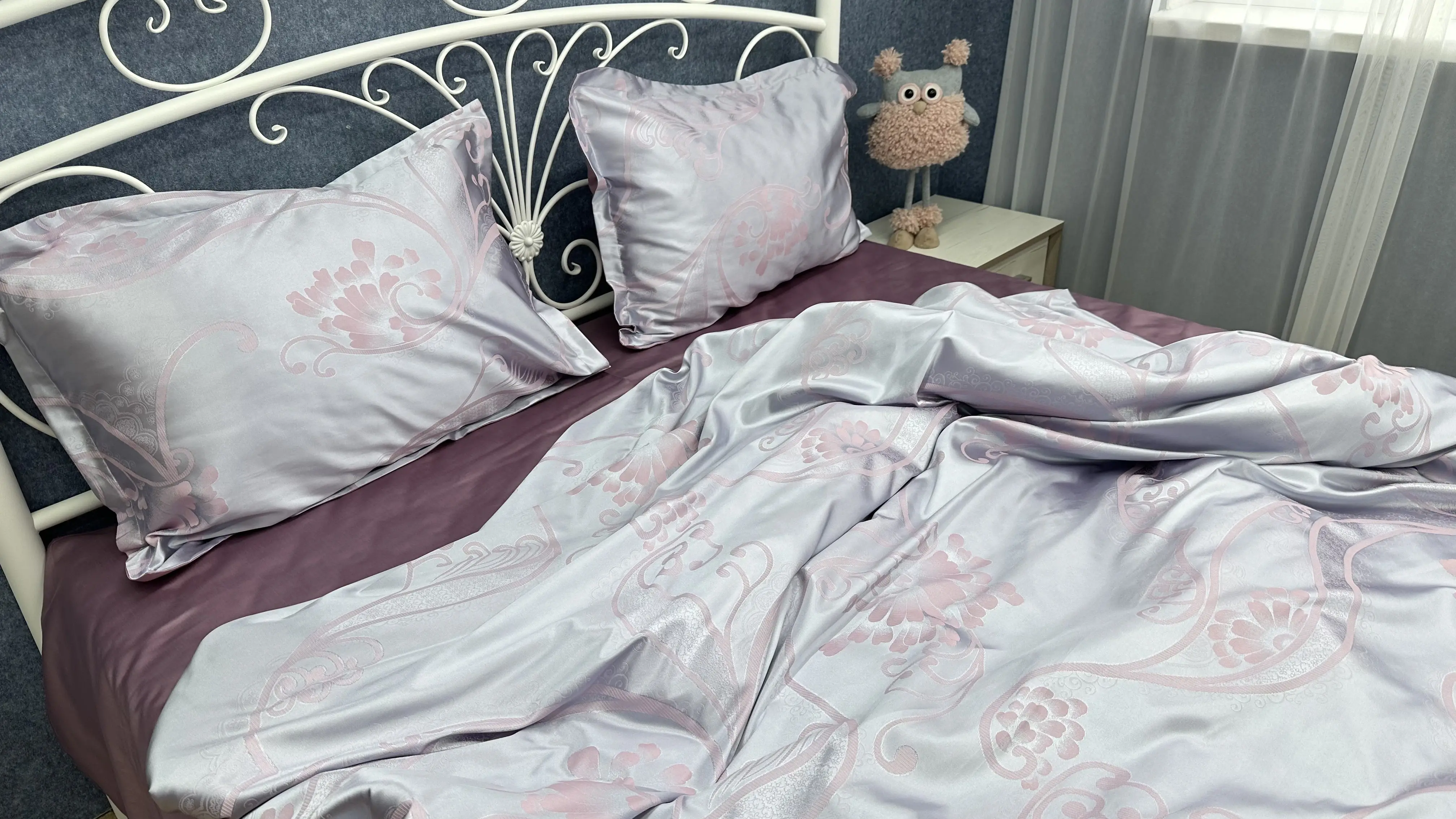 Комплект постільної білизни турецький сатин делюкс DreamCat на ліжку, 100% бавовна