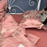 Жаккардовое постельное белье “Цветочная сладость”, бордово-розовое